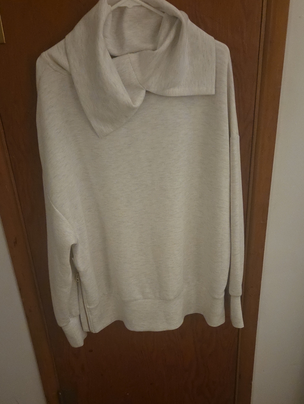 Varley Cream Turtleneck Runner Sweatshirt | Soft Knit Pullover | Size L